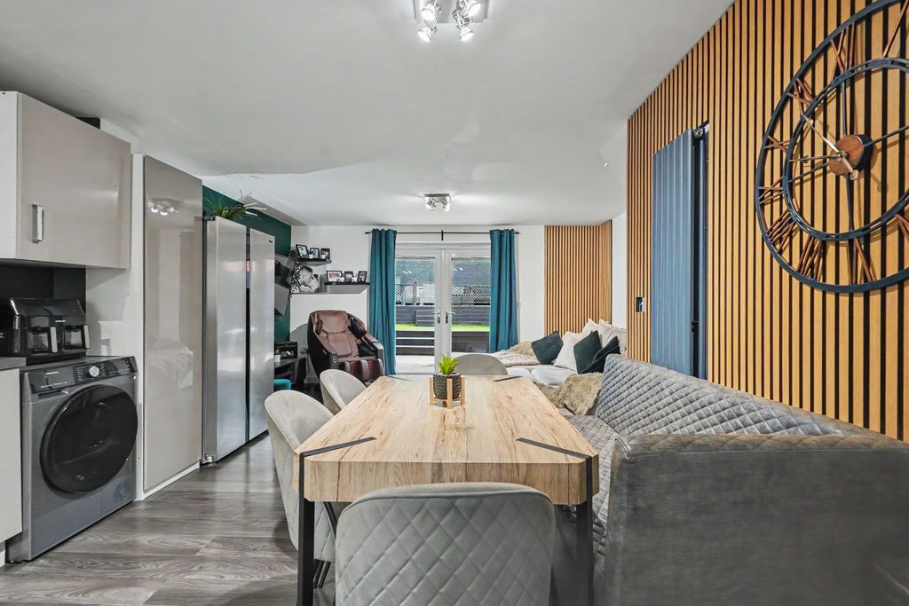 Property photo 3 of 30 Photo 2