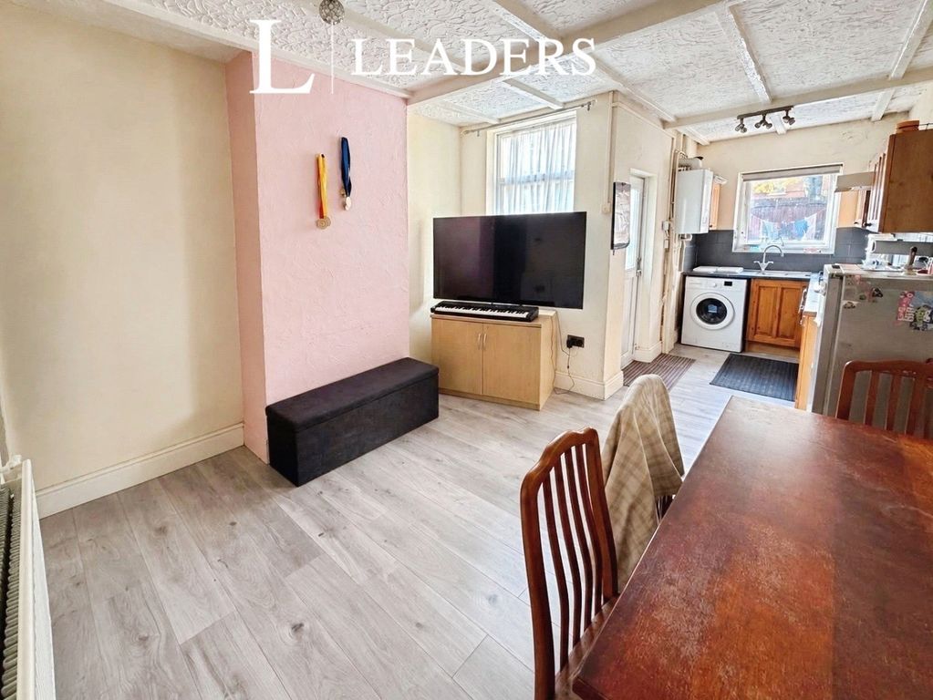 Property photo 3 of 8 Pbox-Img.Jpg
