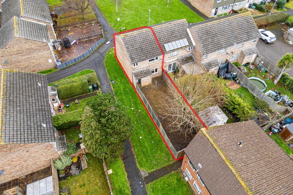 Property photo 2 of 28 15 Courtenay Walk, Worle, North Somerset Bs22 7Tq