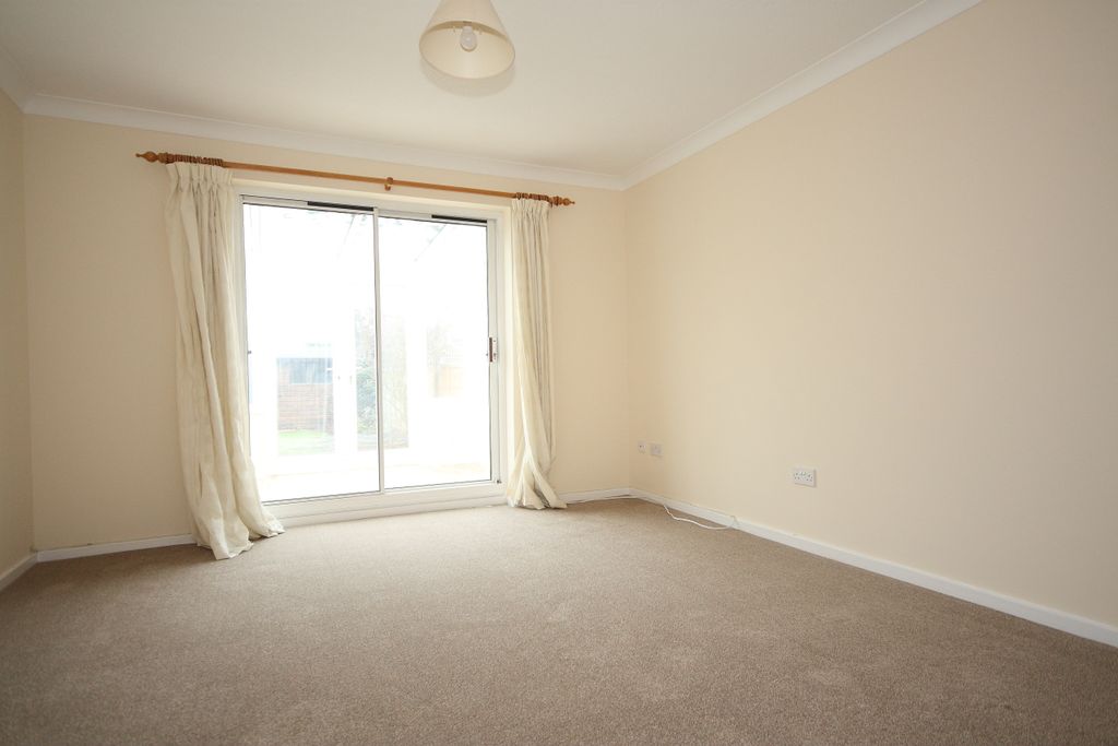 Property photo 2 of 7 Living Room