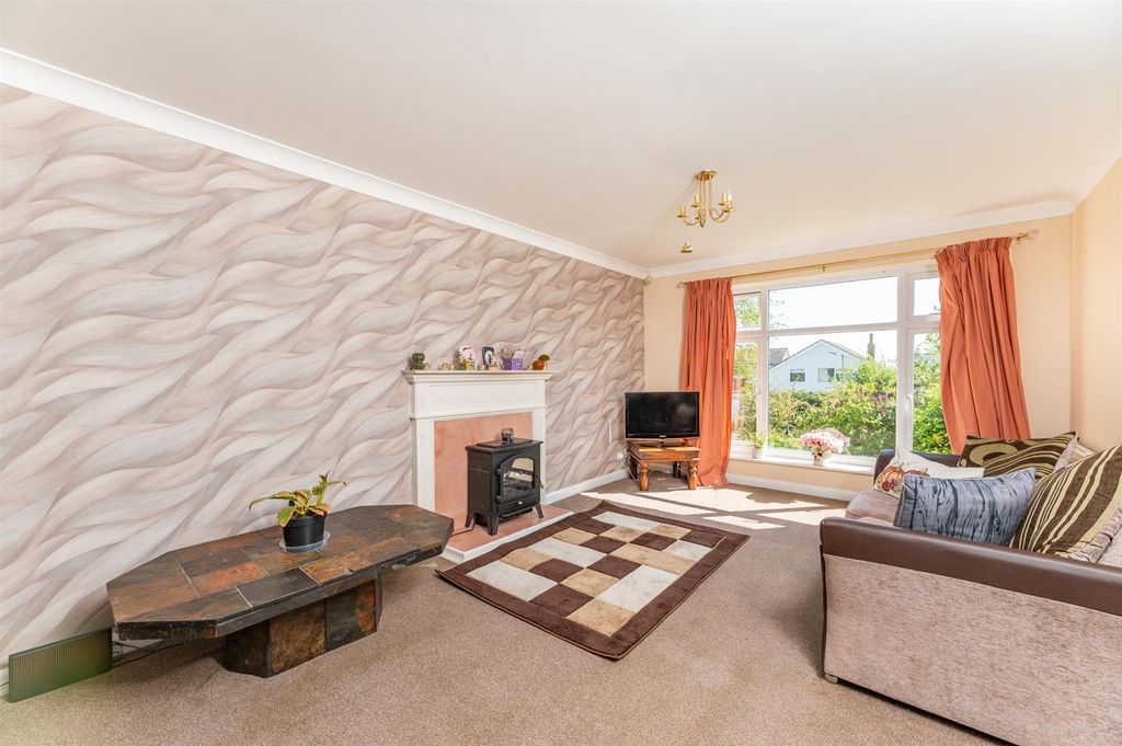 Property photo 2 of 30