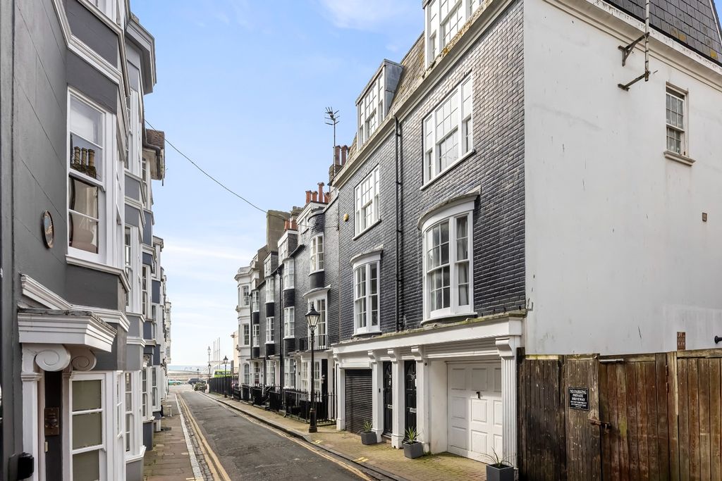 Property photo 3 of 16 5033352