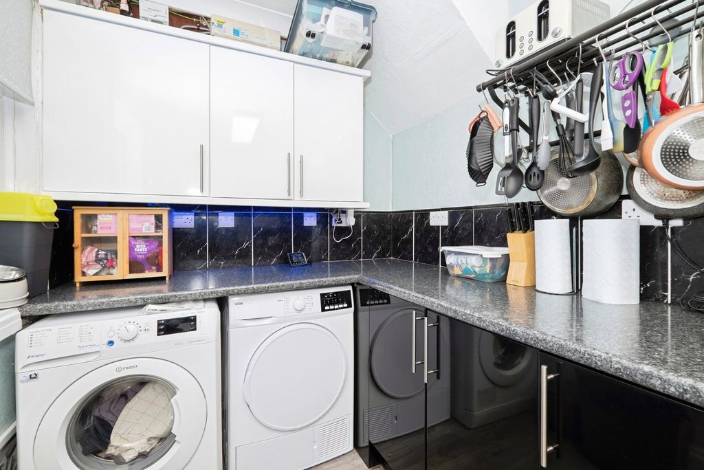 Property photo 3 of 11 Photo