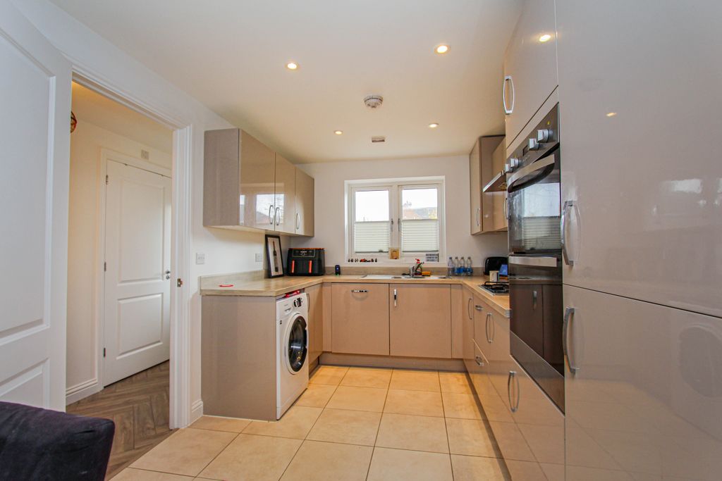 Property photo 2 of 20 Kitchen/Dining Room