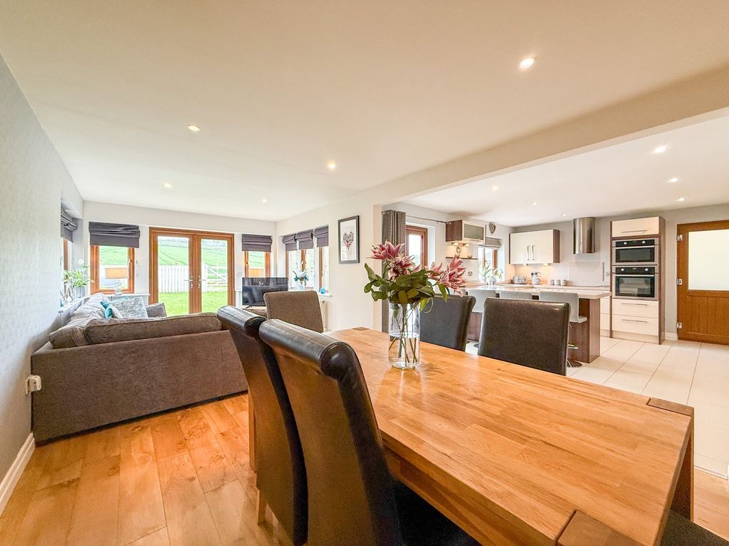 Property photo 2 of 32