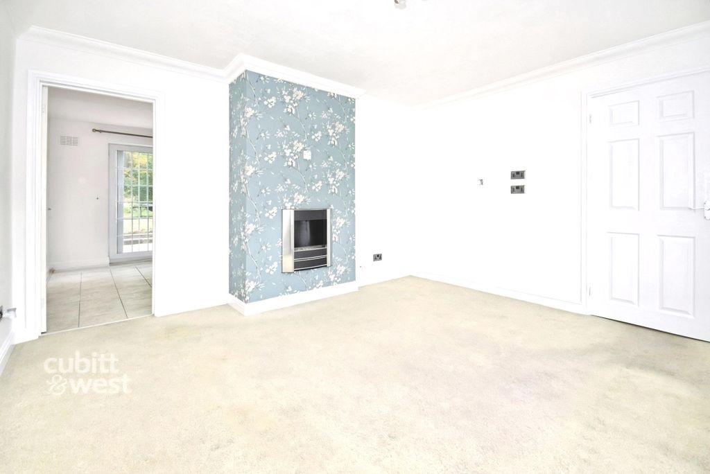 Property photo 3 of 14 Living Room