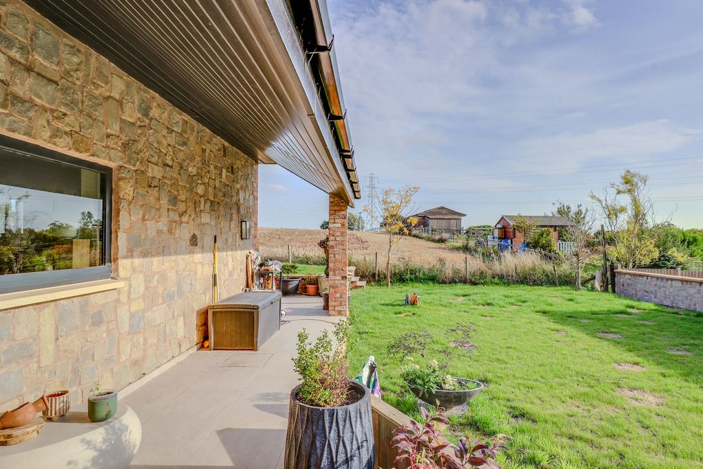 Property photo 2 of 26