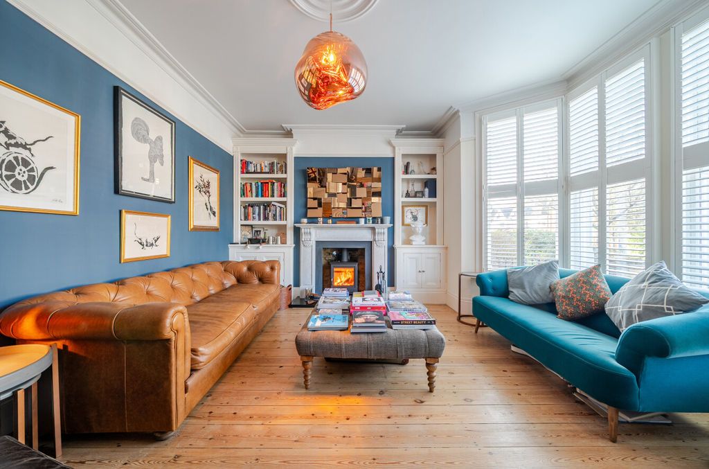 Property photo 2 of 25 Lounge