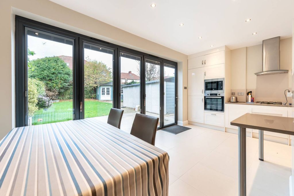 Property photo 3 of 20