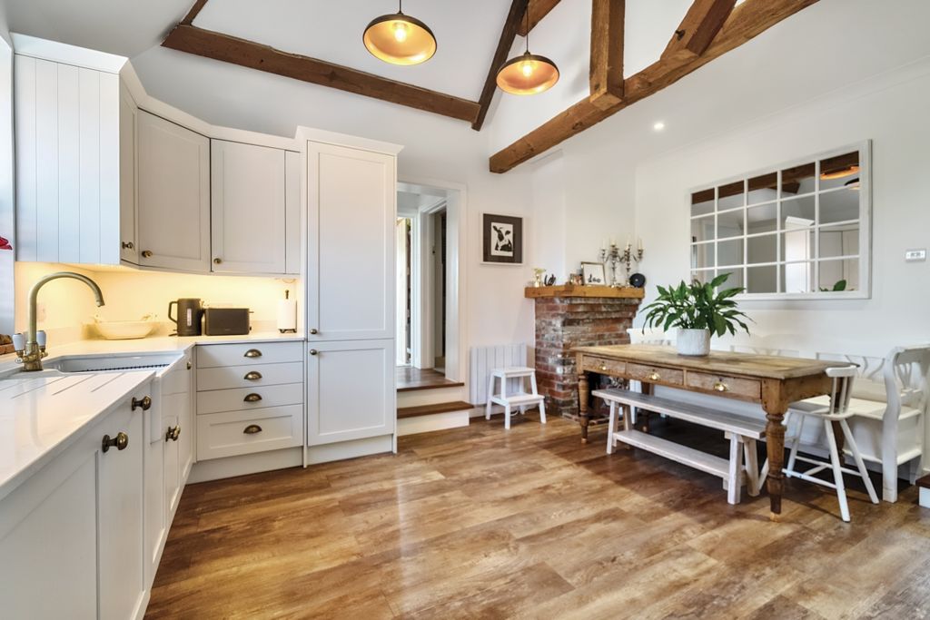 Property photo 2 of 20 1310807-8-685447c...