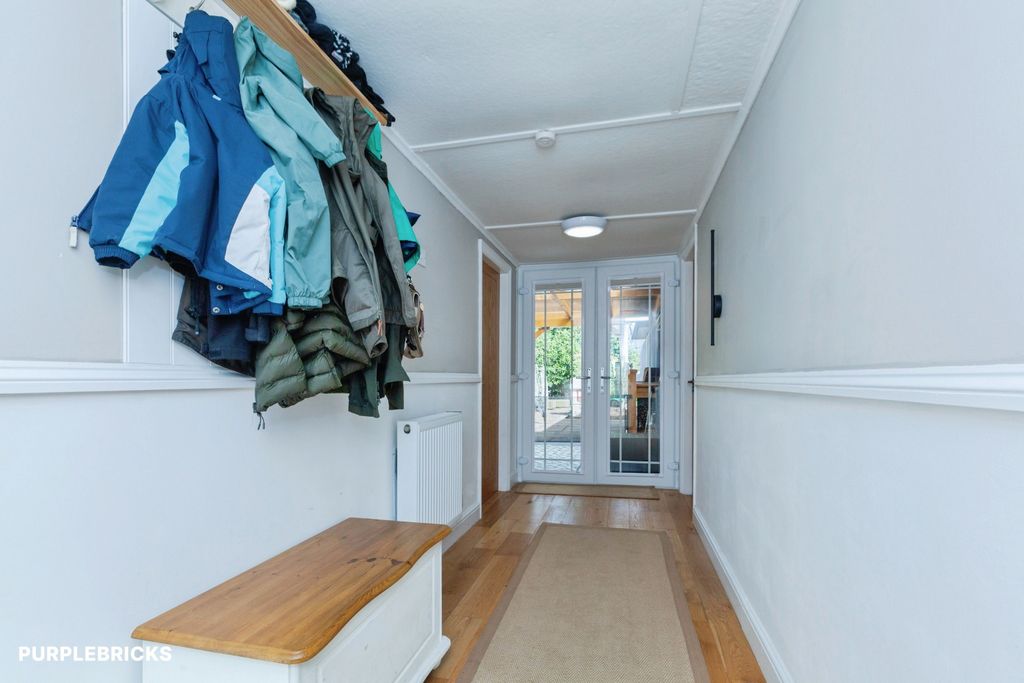 Property photo 3 of 32