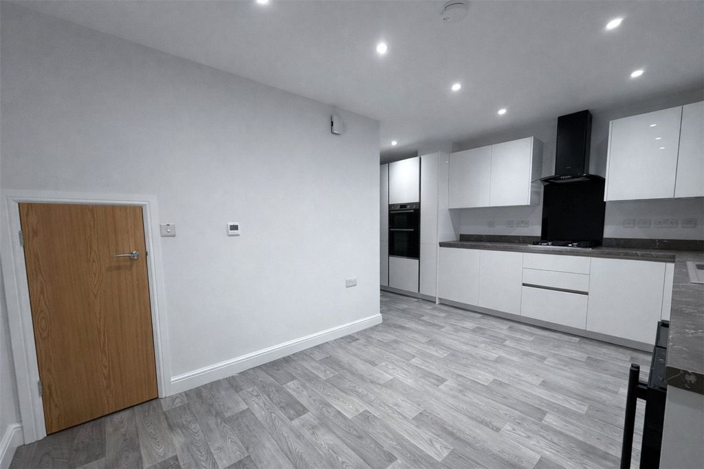 Property photo 2 of 14 Picture No. 12