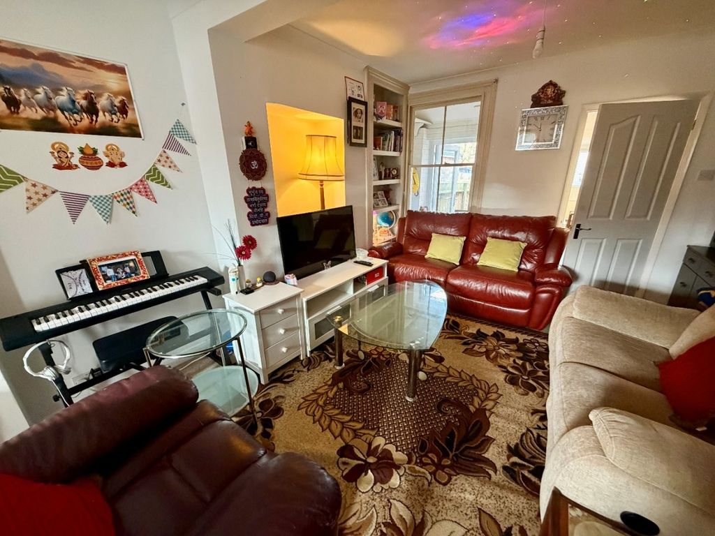 Property photo 3 of 12 Sitting Room