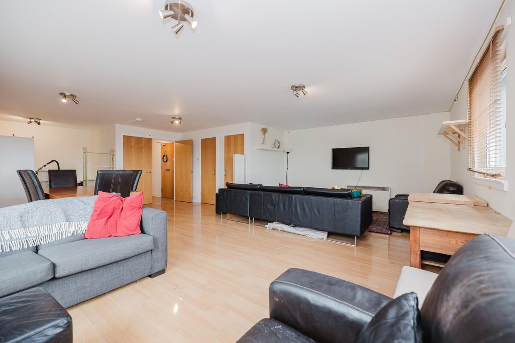 Property photo 2 of 22