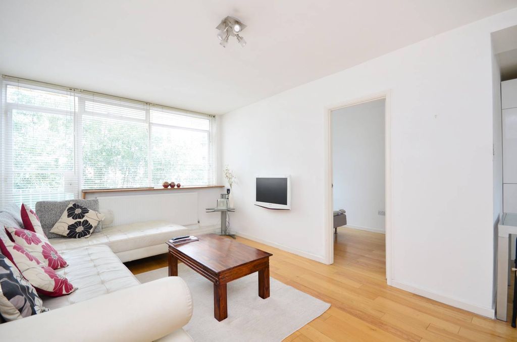 Property photo 2 of 8