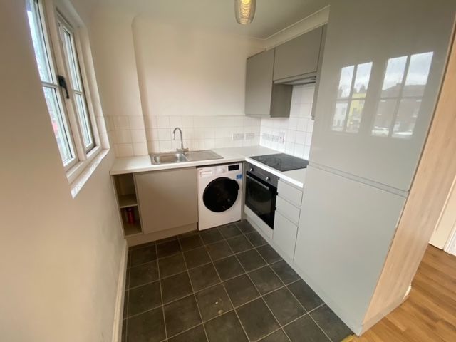 Property photo 3 of 7 Kitchen