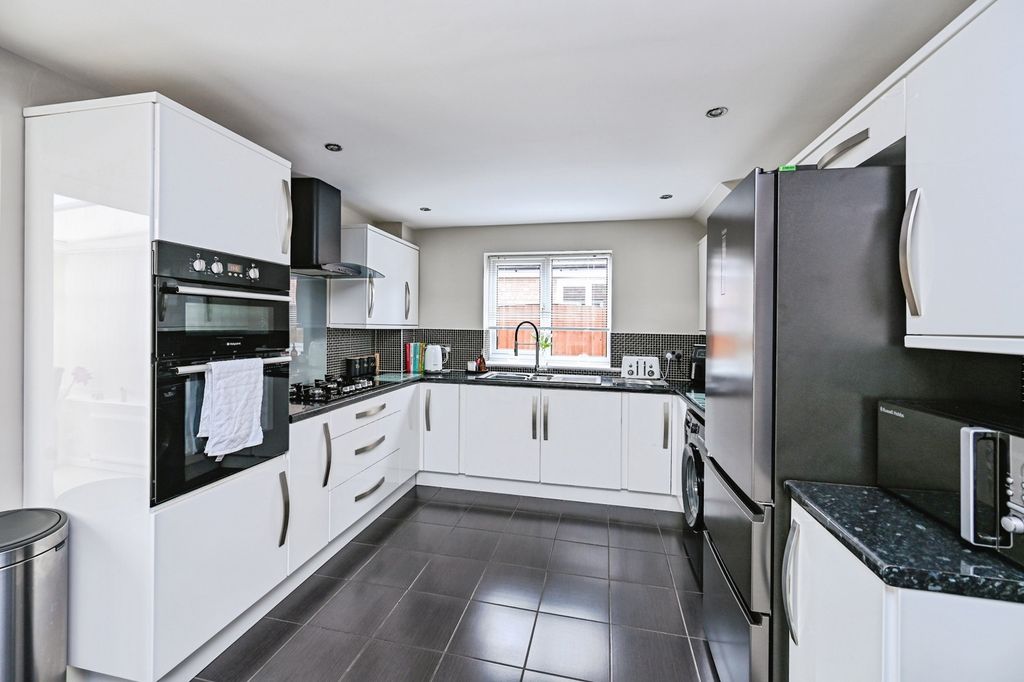 Property photo 3 of 15 Pbox-Img.Jpg