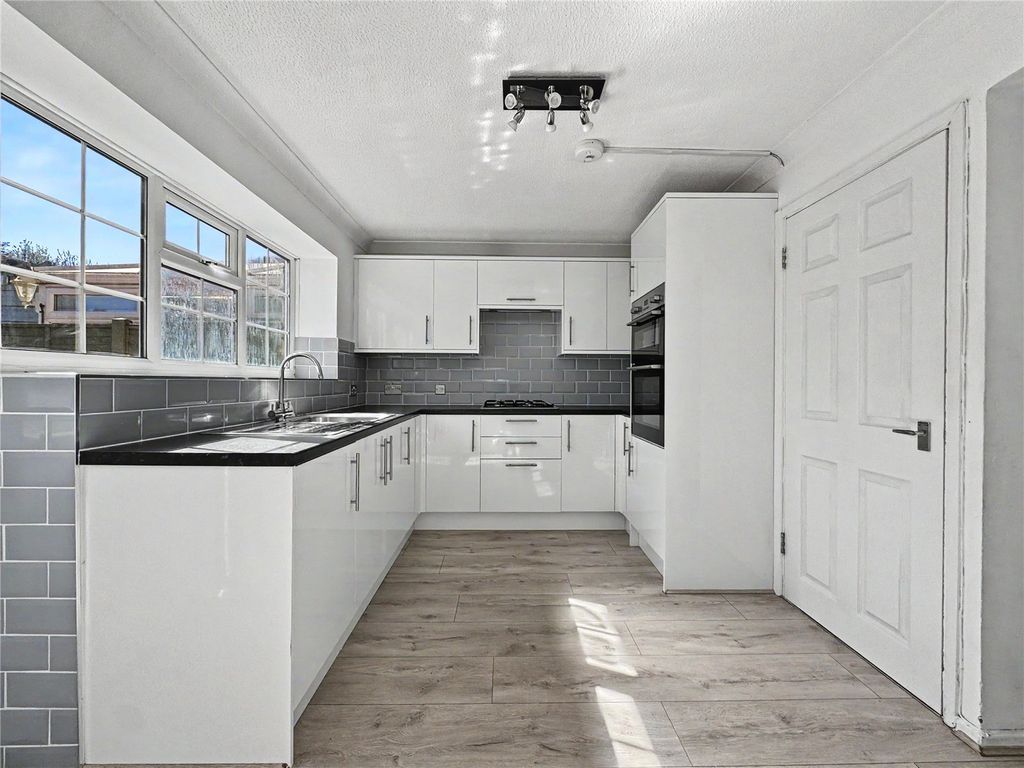 Property photo 1 of 24 Picture No. 08