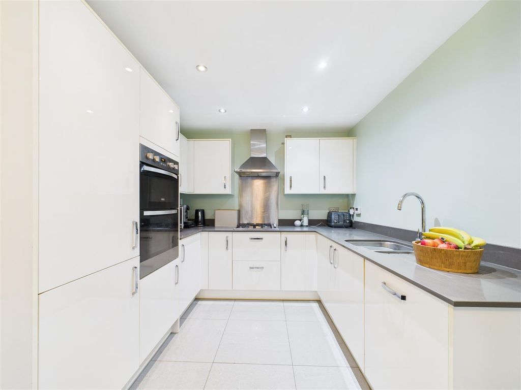 Property photo 2 of 15 Cam03303G0-Pr0248-Still021.Jpg