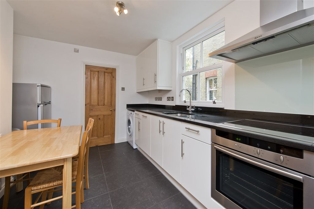 Property photo 3 of 5 Kitchen