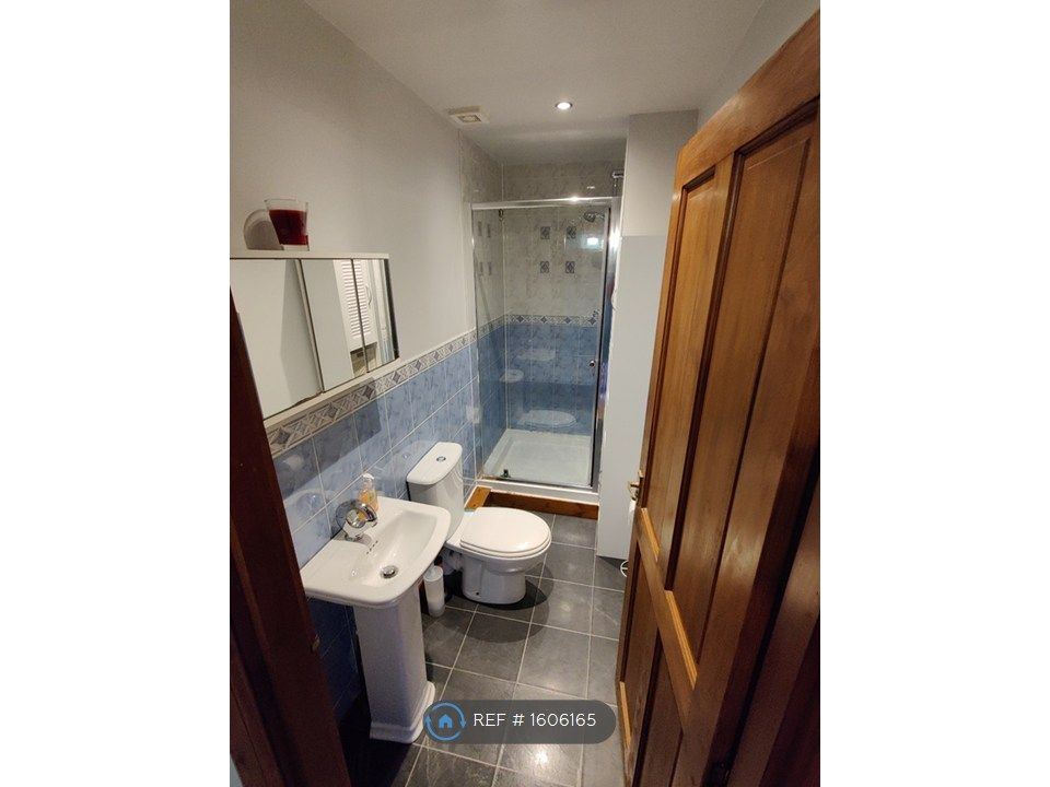 Property photo 3 of 6 Shower