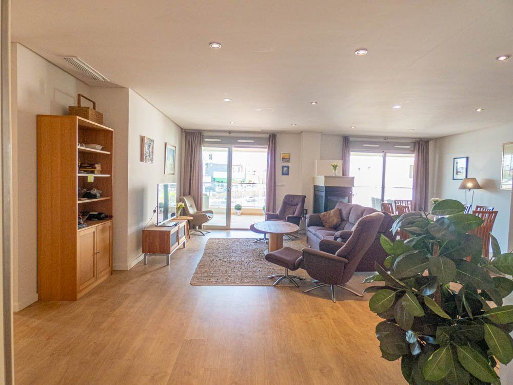 Property photo 2 of 38