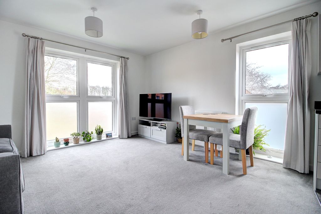 Property photo 2 of 10 Lounge