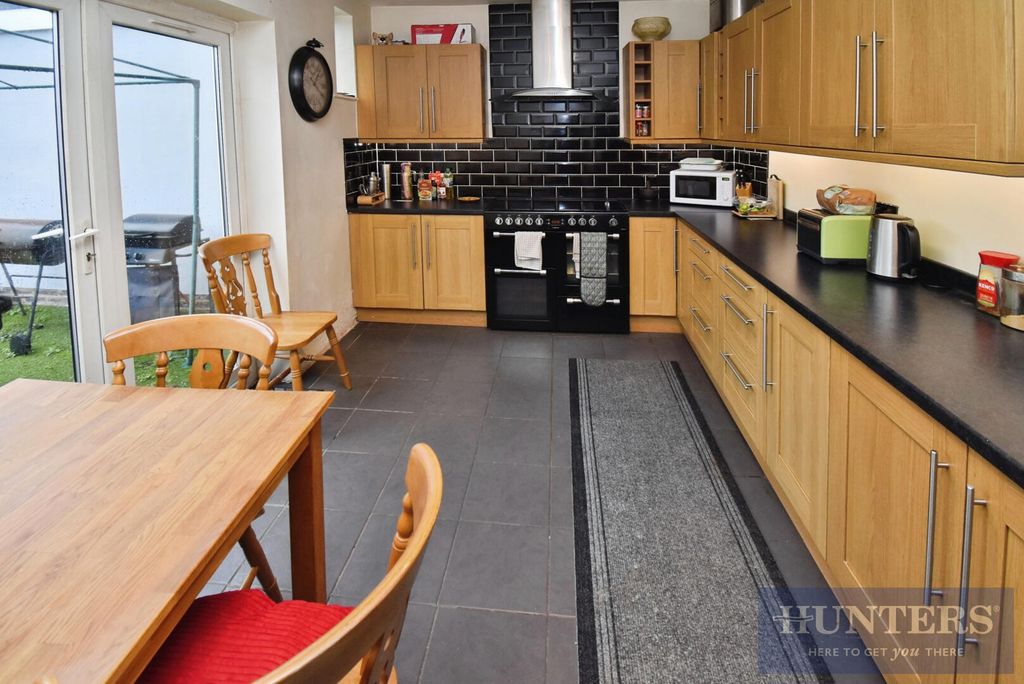 Property photo 2 of 12 Kitchen