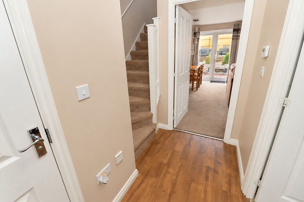 Property photo 2 of 26
