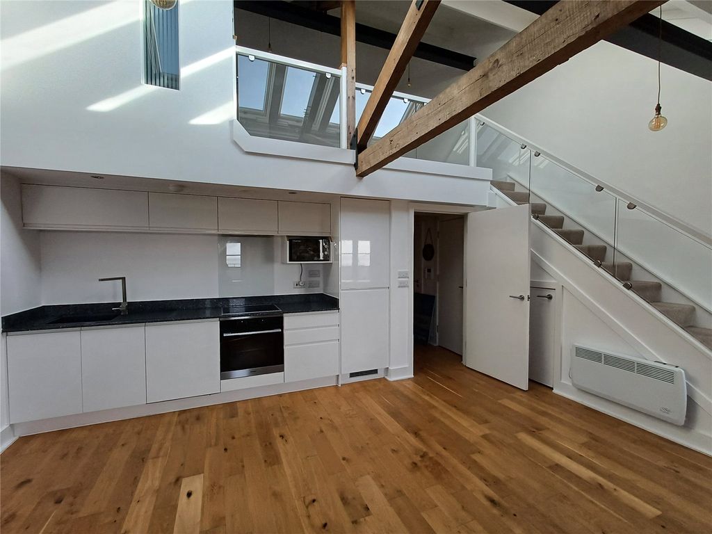 Property photo 2 of 20 Picture No. 24