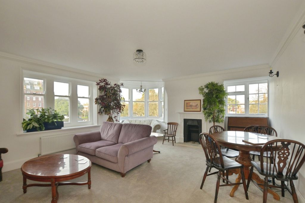 Property photo 2 of 22 Living Room