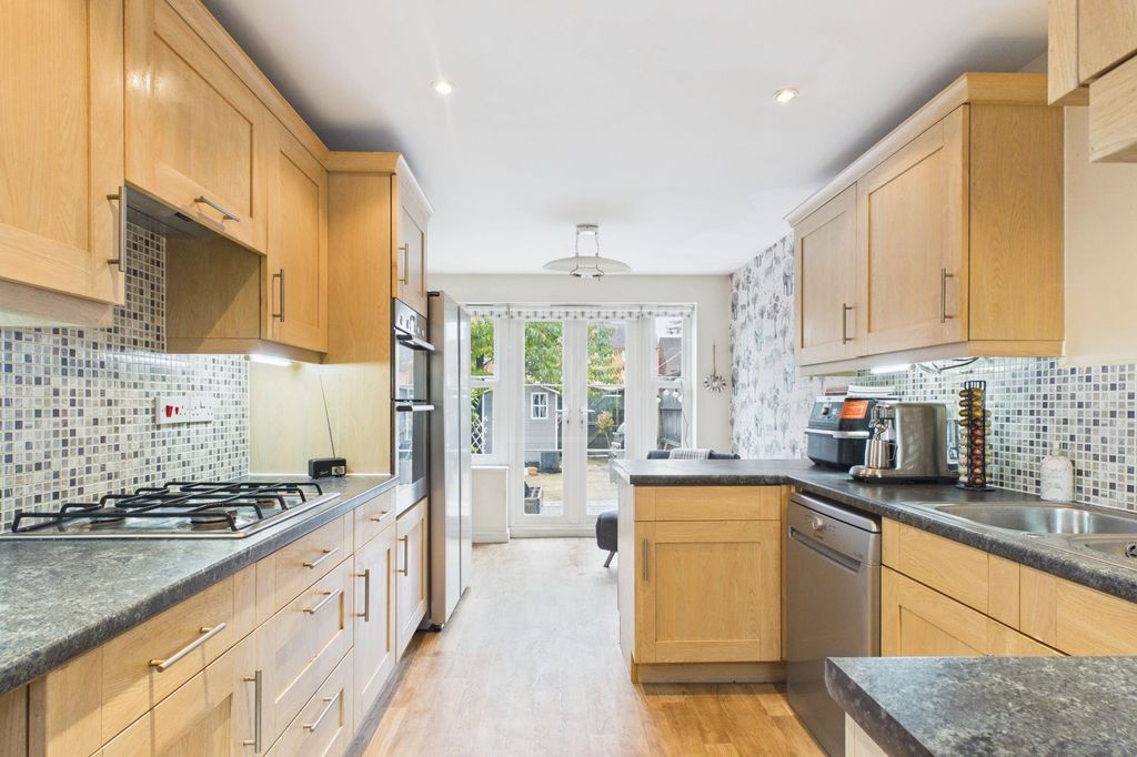 Property photo 2 of 18 Kitchen