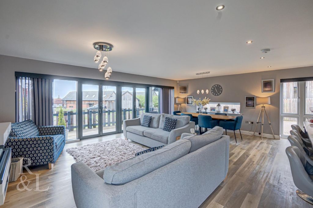 Property photo 2 of 43 Stone Row Place (20).Jpg