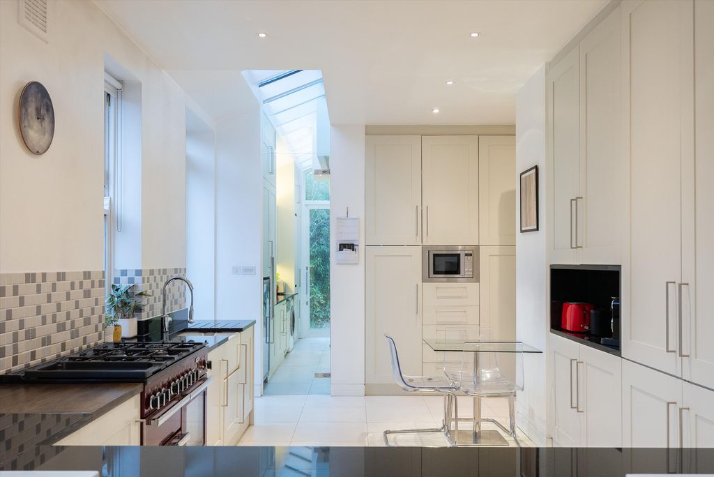 Property photo 2 of 17 Image