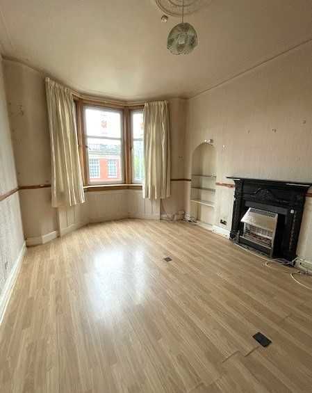 Property photo 2 of 5 Living Room / Bedroom