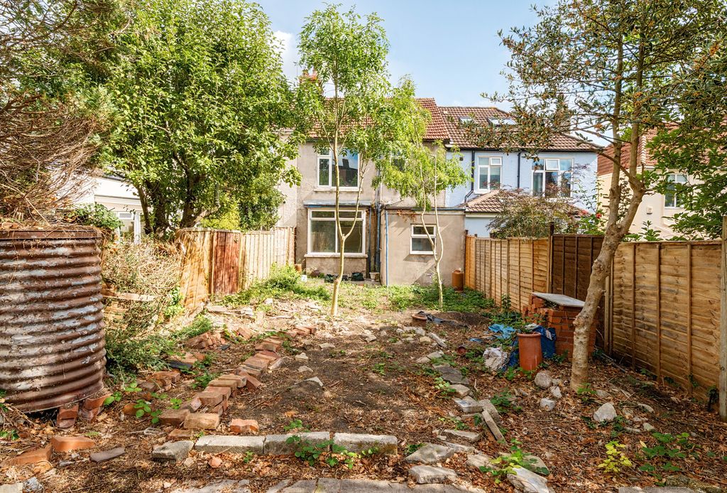 Property photo 2 of 12 1520152-3-6Aa3F19...