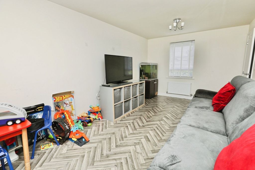 Property photo 3 of 20