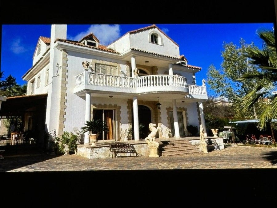 Property photo 1 of 28
