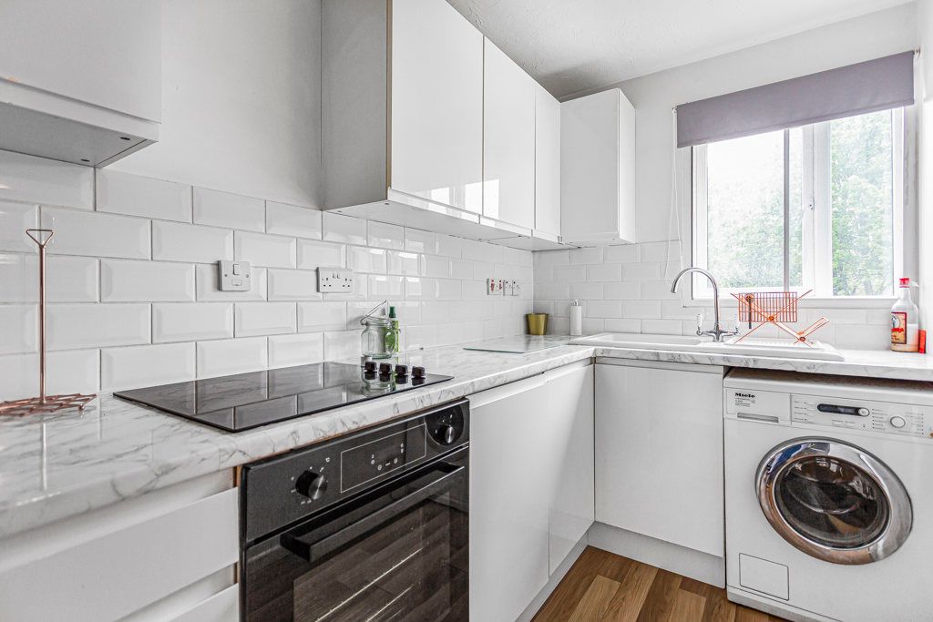 Property photo 3 of 12 Kitchen