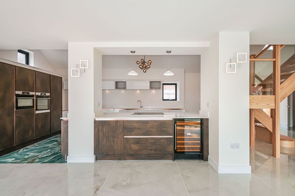 Property photo 1 of 28