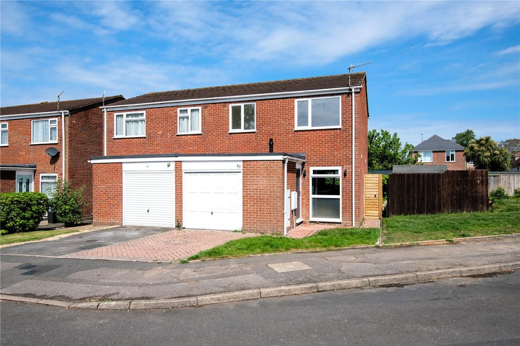 Property photo 1 of 28 Seliot Close