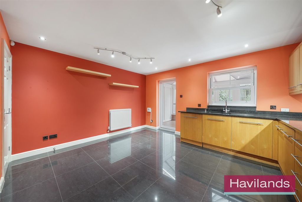 Property photo 2 of 22 Macleod Road-16.Jpg