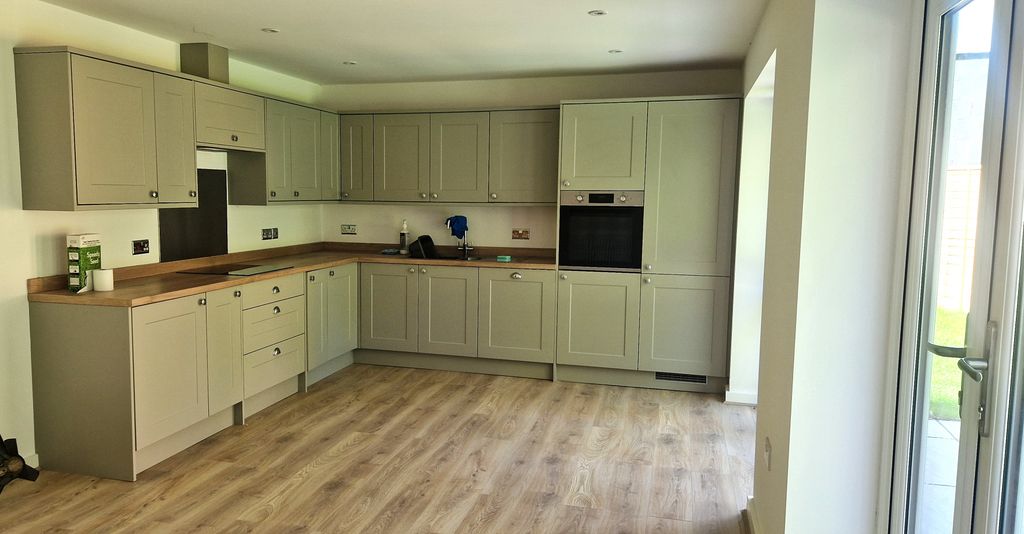 Property photo 3 of 7 Kitchen