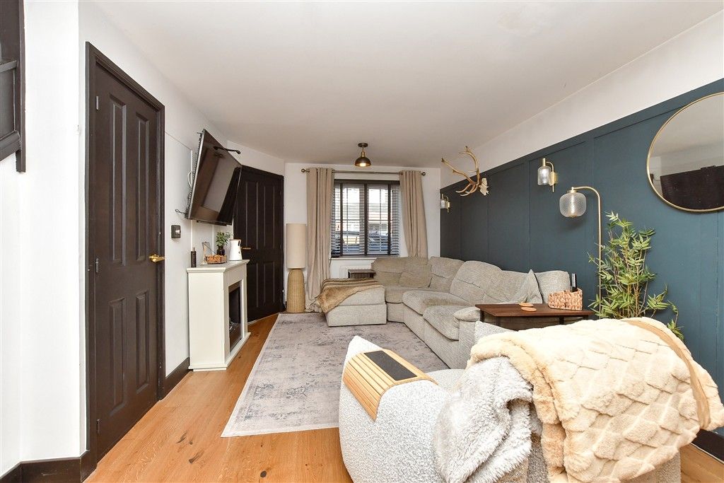 Property photo 2 of 12 Lounge