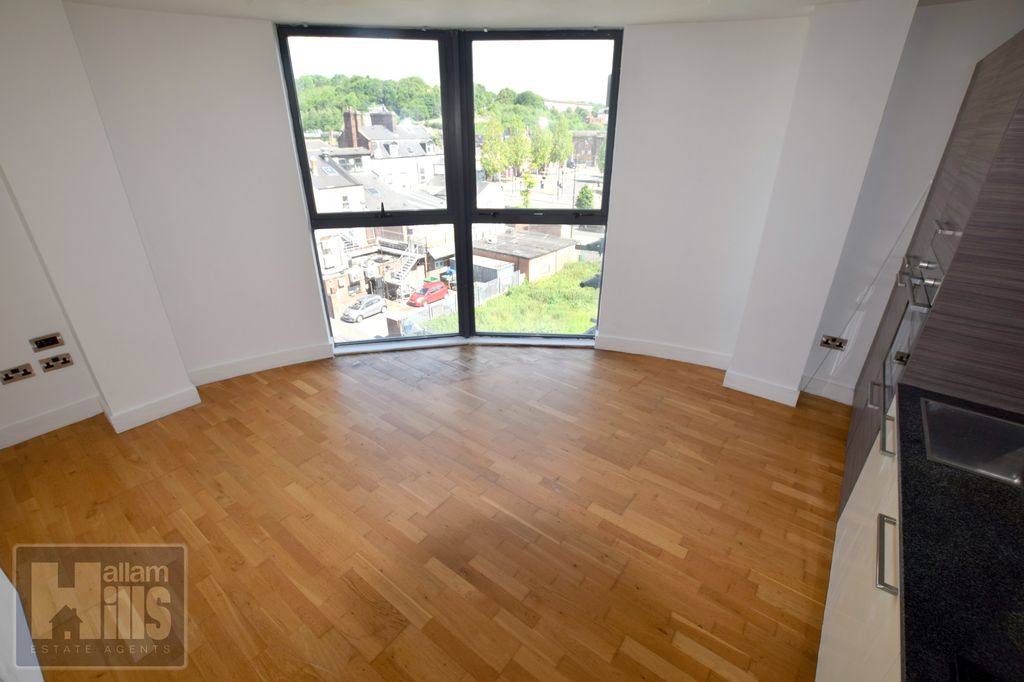 Property photo 2 of 8