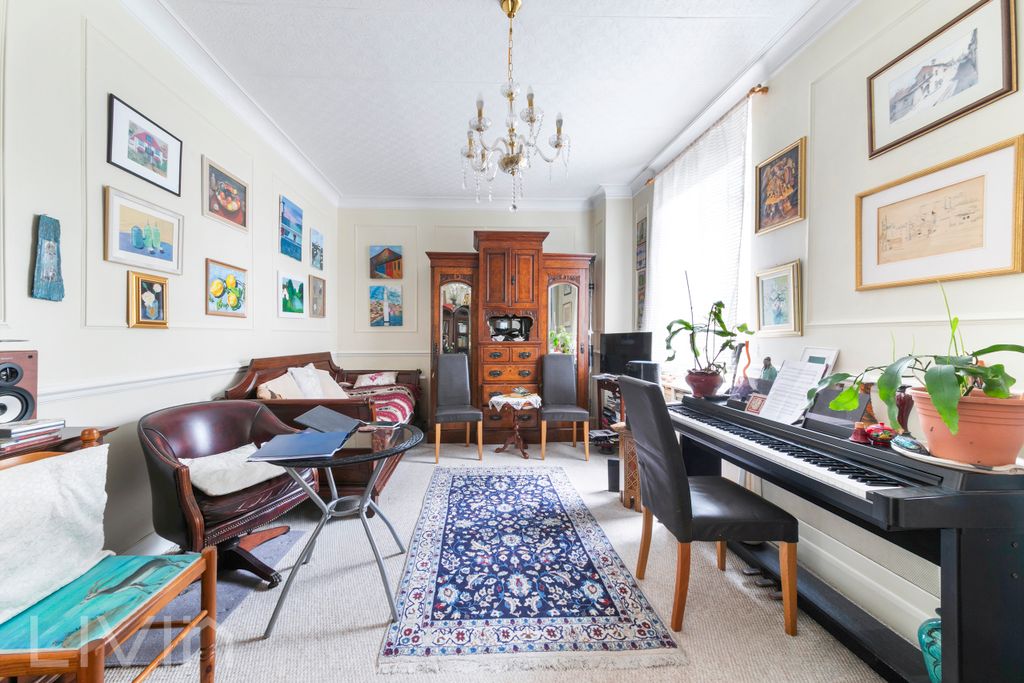 Property photo 2 of 12 2