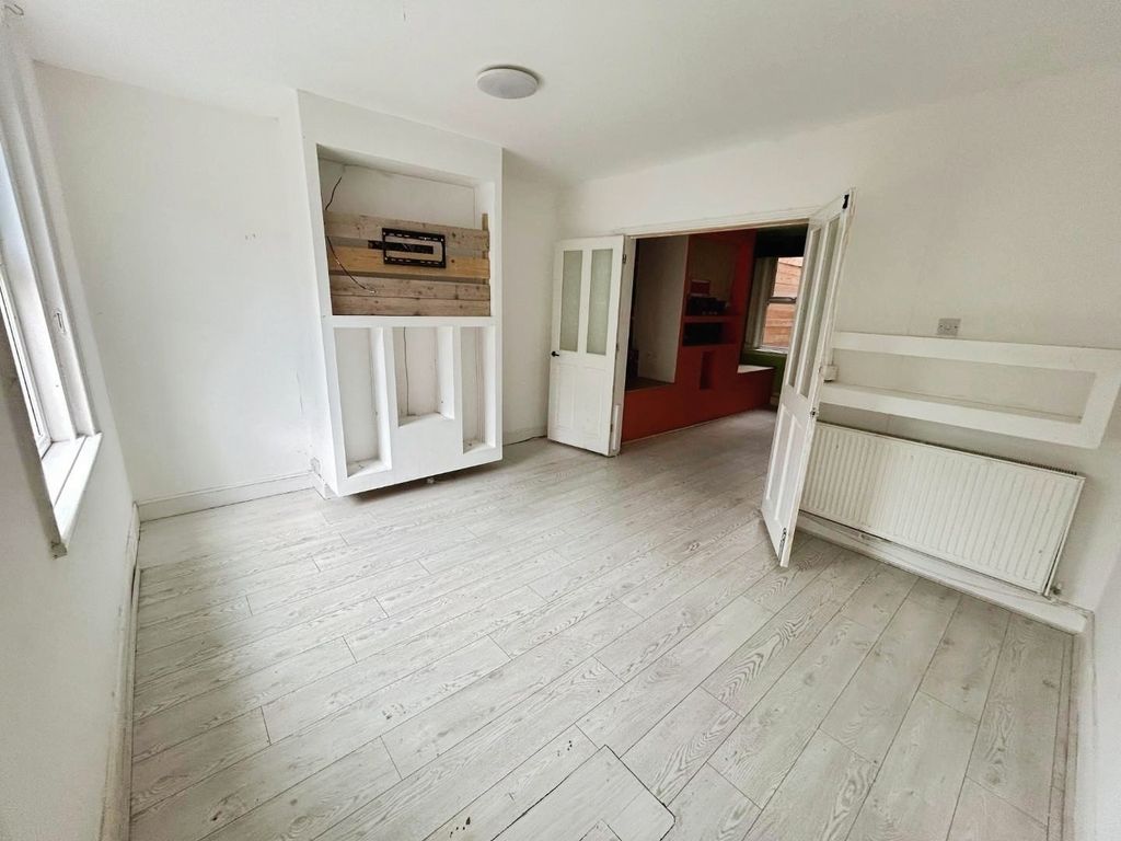 Property photo 3 of 17 Pbox-Bedroom-342203.Jpg