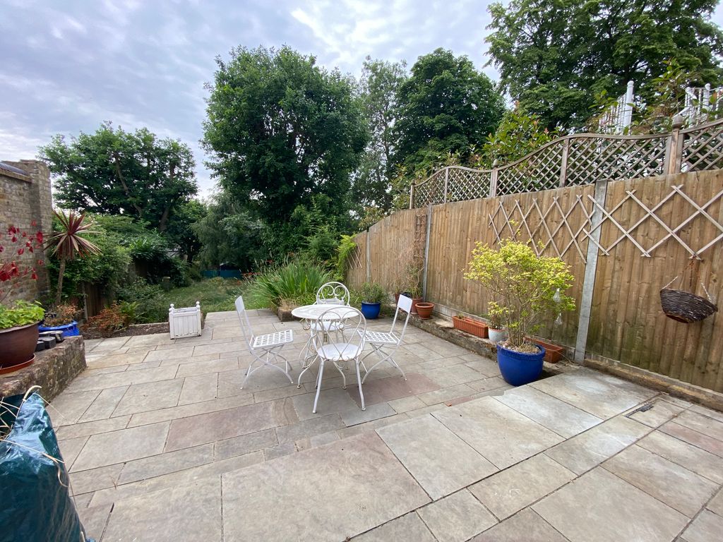 Property photo 3 of 17 Image00004