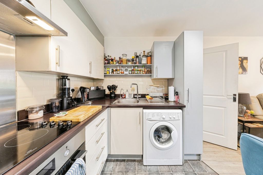 Property photo 2 of 10 Pbox-Img.Jpg