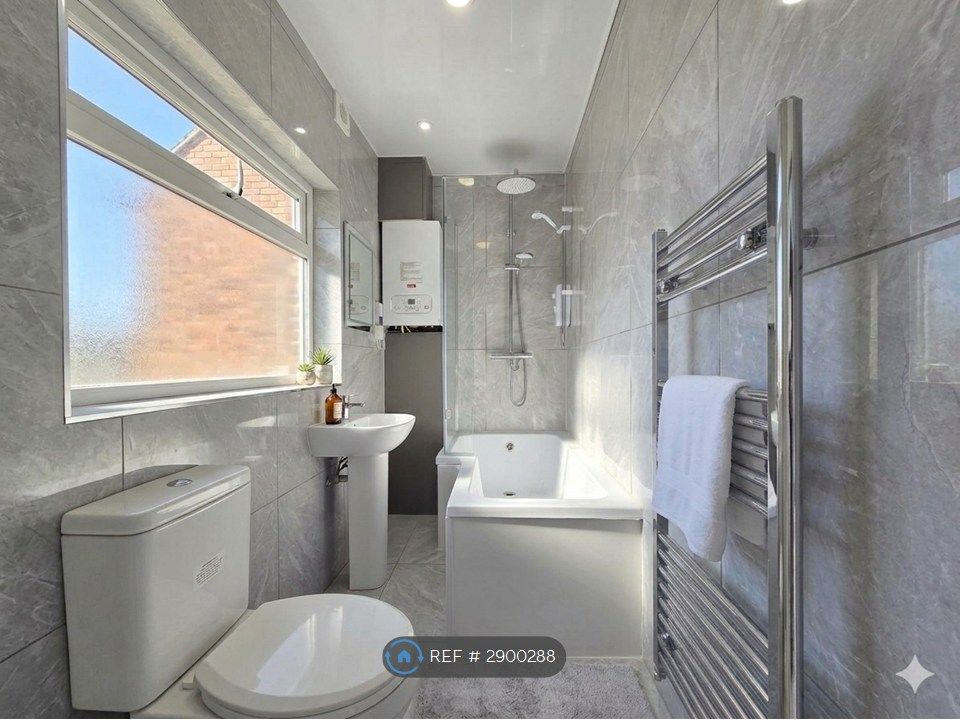 Property photo 1 of 5 Bathroom